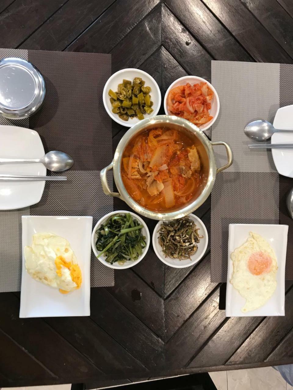 Som Guesthouse Patong Екстериор снимка