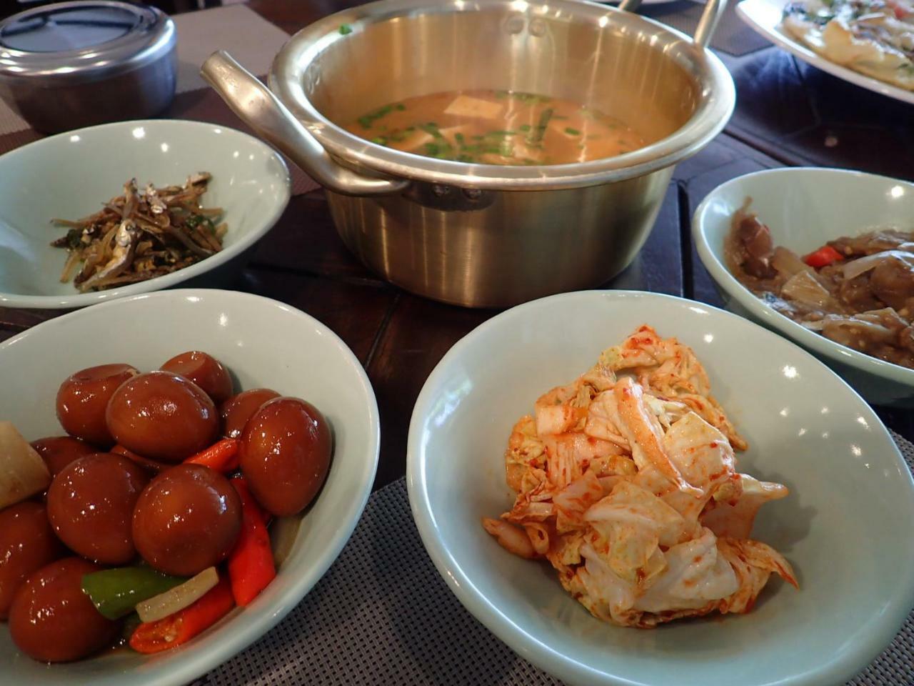 Som Guesthouse Patong Екстериор снимка