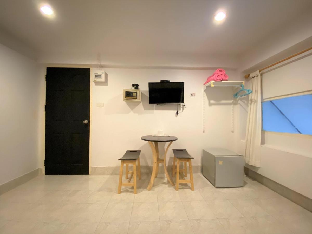 Som Guesthouse Patong Екстериор снимка