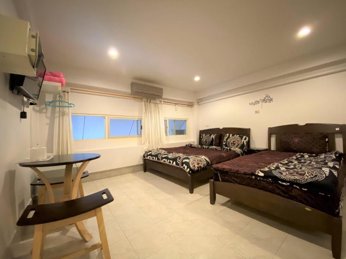 Som Guesthouse Patong Екстериор снимка